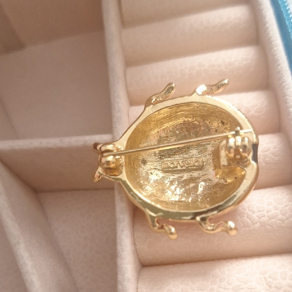 Gold and Red Ladybug Brooch - Picture 2 of 3